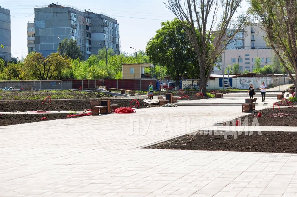 Партийный десант «Единой России» проверил ход работ на парке «Дружба» в Луганске Партийный десант «Единой России» проверил ход работ на парке «Дружба» в Луганске