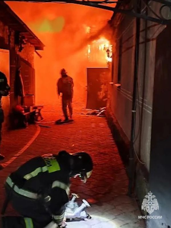Сотрудники МЧС России ликвидировали пожар в Первомайском округе Сотрудники МЧС России ликвидировали пожар в Первомайском округе