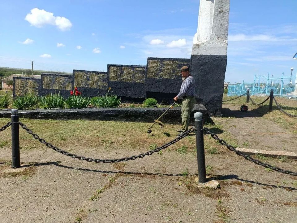 В поселках, прилегающих к городу Ровеньки, и селе Благовка проводят работу по благоустройству территории В поселках, прилегающих к городу Ровеньки, и селе Благовка проводят работу по благоустройству территории