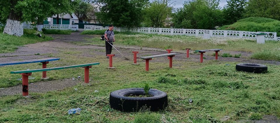 В поселках, прилегающих к городу Ровеньки, и селе Благовка проводят работу по благоустройству территории В поселках, прилегающих к городу Ровеньки, и селе Благовка проводят работу по благоустройству территории