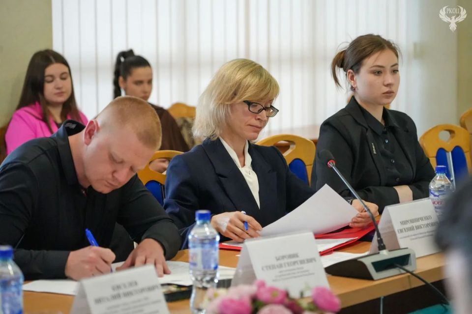 В ЛГУ им. В. Даля 20 мая состоялся круглый стол на тему «Профилактика экстремизма и противодействие идеологии терроризма в молодёжной среде: теория, практика, межведомственное взаимодействие» В ЛГУ им. В. Даля 20 мая состоялся круглый стол на тему «Профилактика экстремизма и противодействие идеологии терроризма в молодёжной среде: теория, практика, межведомственное взаимодействие»