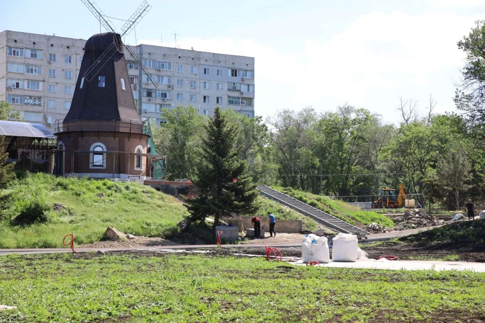 Виктор Водолацкий: Сегодня вместе с заместителем Председателя Народного Совета ЛНР Колесниковым Д.С. и главой города Луганска Пащенко Я.В. посетили парк «Дружбы» в Луганске, где продолжается масштабное благоустройство в... Виктор Водолацкий: Сегодня вместе с заместителем Председателя Народного Совета ЛНР Колесниковым Д.С. и главой города Луганска Пащенко Я.В. посетили парк «Дружбы» в Луганске, где продолжается масштабное благоустройство в...