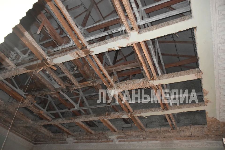 В Лутугинском районном Доме культуры им. Т. Г. Шевченко активно идут восстановительные работы, которые проводятся в рамках реализации национального проекта «Семья» В Лутугинском районном Доме культуры им. Т. Г. Шевченко активно идут восстановительные работы, которые проводятся в рамках реализации национального проекта «Семья»