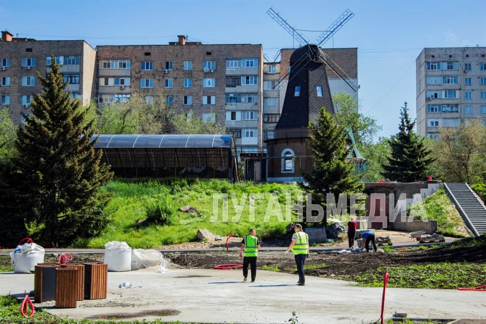 Партийный десант «Единой России» проверил ход работ на парке «Дружба» в Луганске Партийный десант «Единой России» проверил ход работ на парке «Дружба» в Луганске