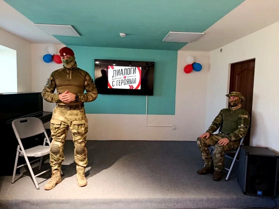 Диалоги с Героями: молодёжь Новоайдара встретилась с бойцами Росгвардии Диалоги с Героями: молодёжь Новоайдара встретилась с бойцами Росгвардии