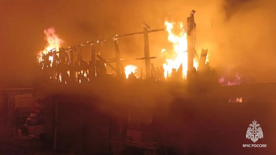 Сотрудники МЧС России ликвидировали пожар в Первомайском округе Сотрудники МЧС России ликвидировали пожар в Первомайском округе