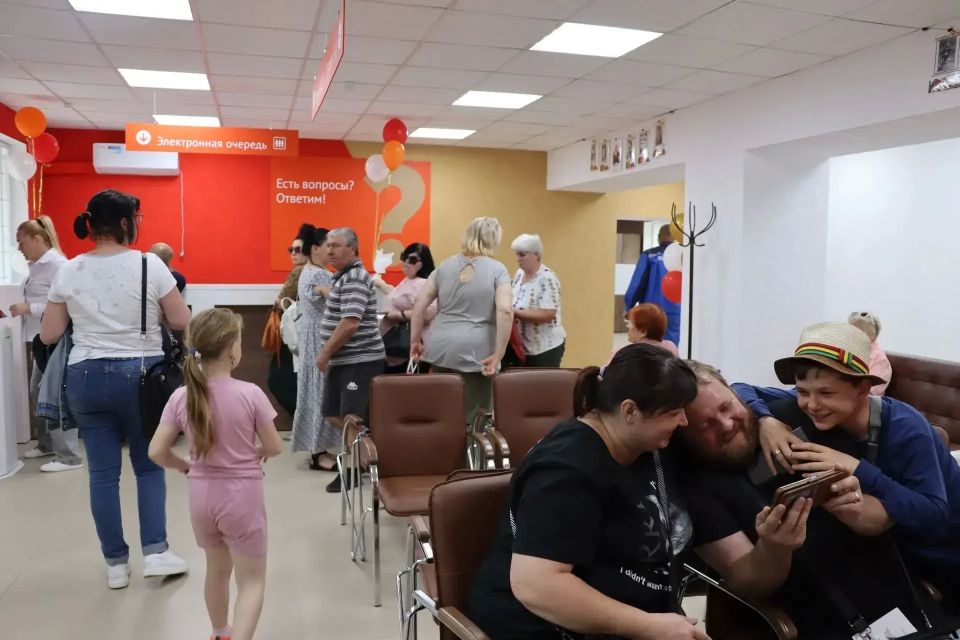 В Северодонецке открыли новое здание отделения №1 г.Северодонецка ГБУ ЛНР «Многофункциональный центр предоставления государственных и муниципальных услуг» В Северодонецке открыли новое здание отделения №1 г.Северодонецка ГБУ ЛНР «Многофункциональный центр предоставления государственных и муниципальных услуг»
