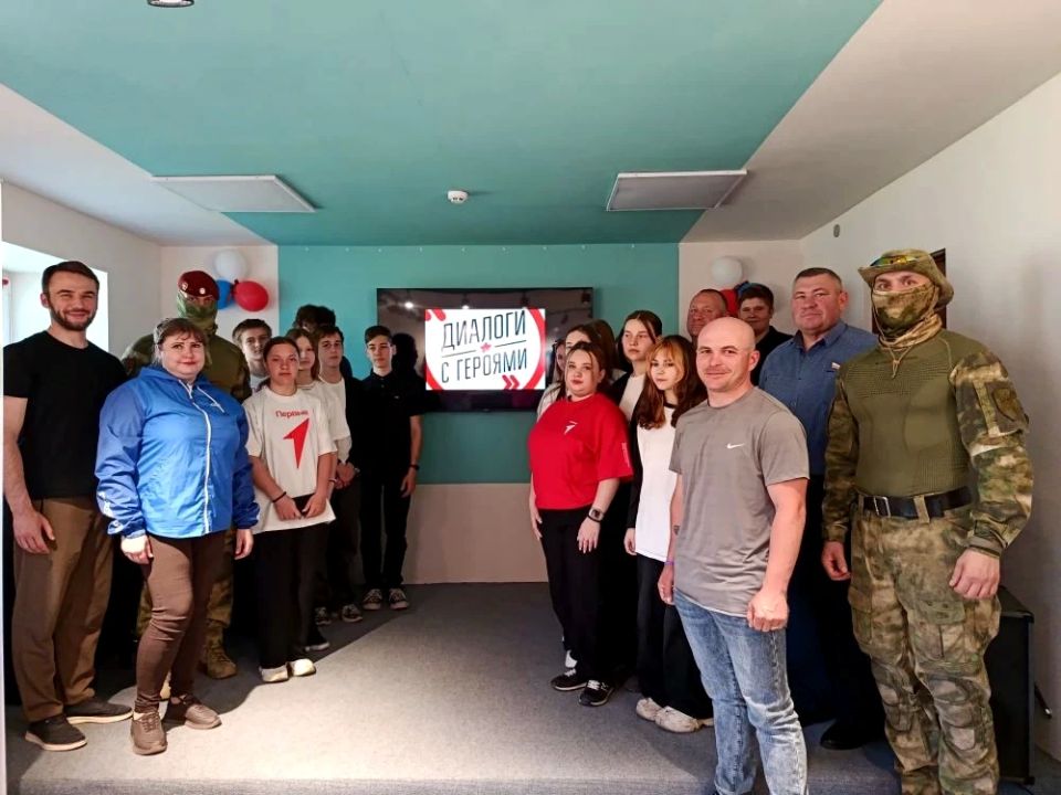 Диалоги с Героями: молодёжь Новоайдара встретилась с бойцами Росгвардии Диалоги с Героями: молодёжь Новоайдара встретилась с бойцами Росгвардии