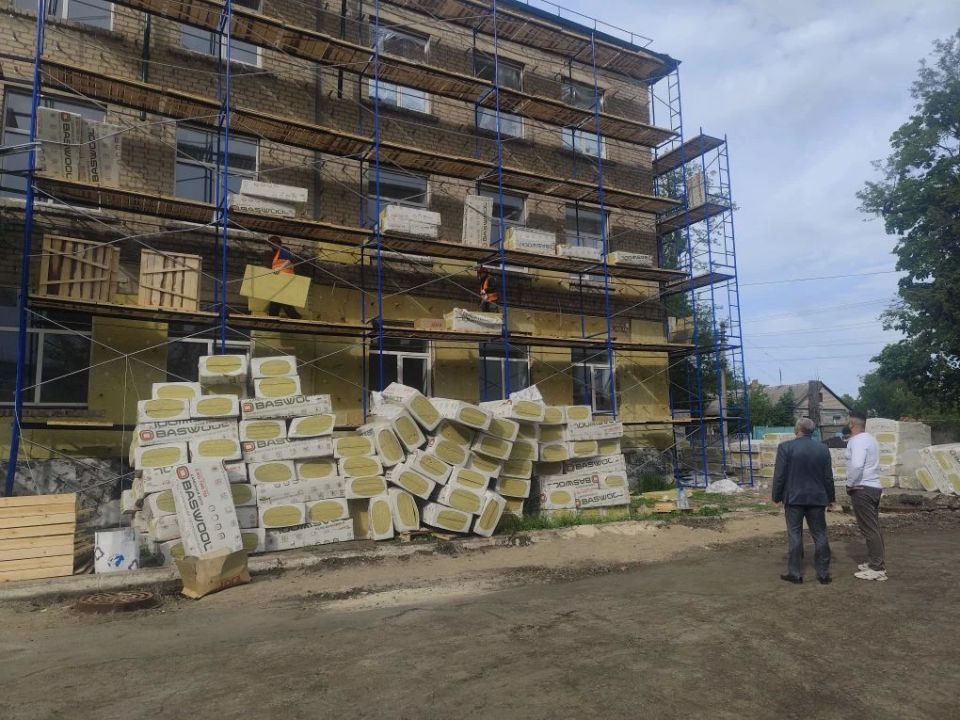 В рамках партийного контроля ВПП "Единая Россия" председатель Совета депутатов Джан Погодин-Новиков и заместитель Председателя Совета депутатов Сергей Квачук посетили Краснолучскую школу № 7 В рамках партийного контроля ВПП "Единая Россия" председатель Совета депутатов Джан Погодин-Новиков и заместитель Председателя Совета депутатов Сергей Квачук посетили Краснолучскую школу № 7