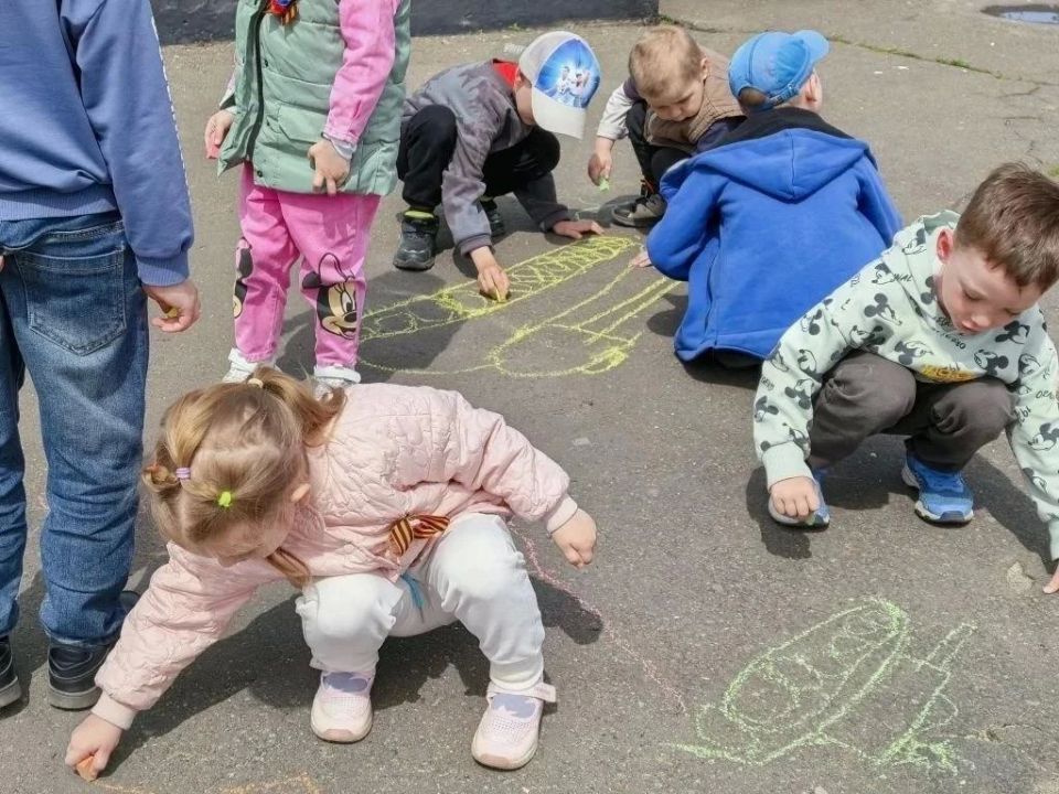 Оренбуржцы организовали активности для перевальских малышей Оренбуржцы организовали активности для перевальских малышей