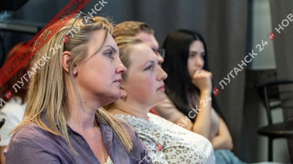 Сбережения в безопасности: сотрудники ГТРК ЛНР приняли участие во Всероссийской эстафете «Мои финансы» Сбережения в безопасности: сотрудники ГТРК ЛНР приняли участие во Всероссийской эстафете «Мои финансы»