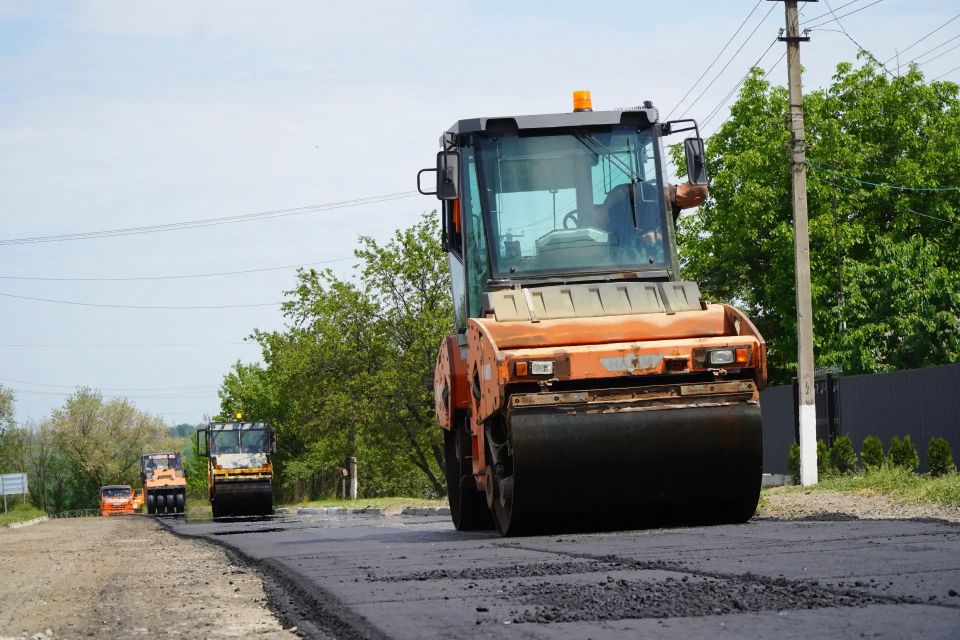 175 километров обновленных трасс появятся в ЛНР благодаря шефам 175 километров обновленных трасс появятся в ЛНР благодаря шефам