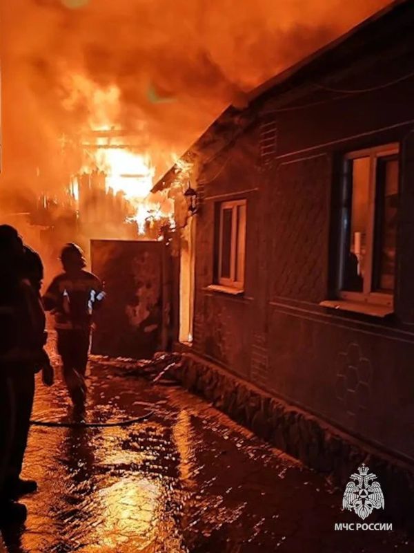 Сотрудники МЧС России ликвидировали пожар в Первомайском округе Сотрудники МЧС России ликвидировали пожар в Первомайском округе