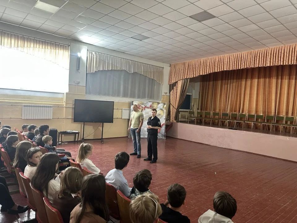 В ГБОУ ЛНР «Краснолучская школа № 29 им. С.Х. Хасанова» прошла профилактическая лекция для школьников