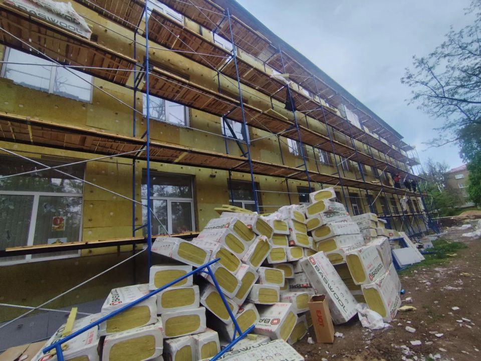 В рамках партийного контроля ВПП "Единая Россия" председатель Совета депутатов Джан Погодин-Новиков и заместитель Председателя Совета депутатов Сергей Квачук посетили Краснолучскую школу № 7 В рамках партийного контроля ВПП "Единая Россия" председатель Совета депутатов Джан Погодин-Новиков и заместитель Председателя Совета депутатов Сергей Квачук посетили Краснолучскую школу № 7