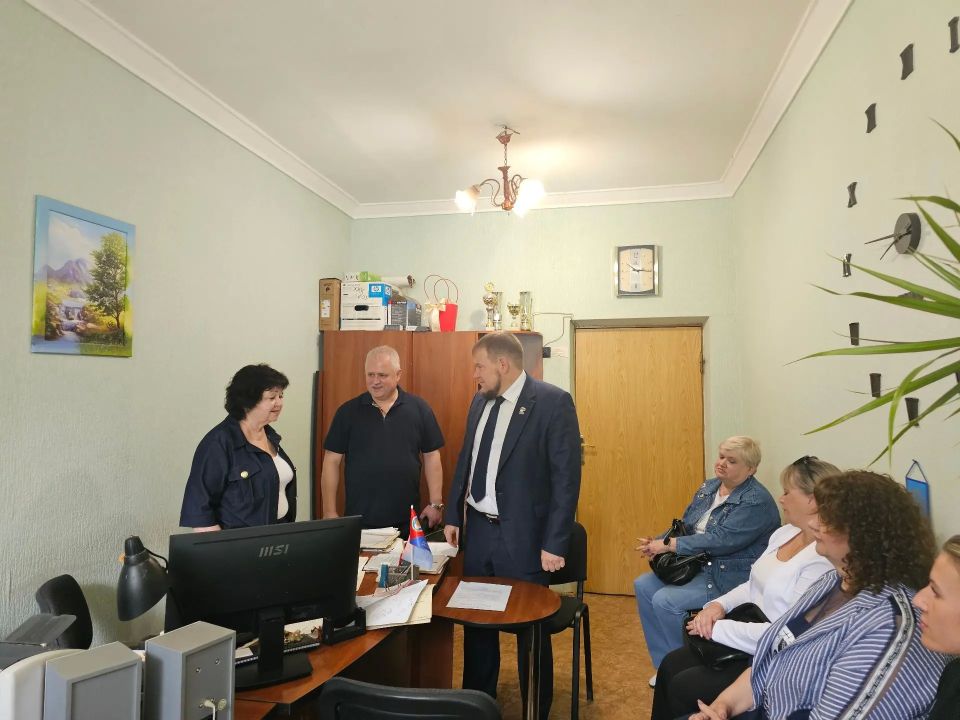 Денис Колесников встретился с профсоюзом работников жизнеобеспечения ЛНР Денис Колесников встретился с профсоюзом работников жизнеобеспечения ЛНР