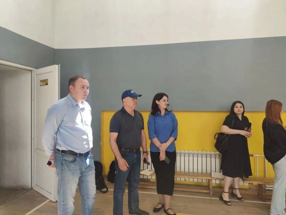 Андрей Рубанцов: ПАРТИЙНЫЙ ДЕСАНТ «ЕДИНОЙ РОССИИ» И ПРЕДСТАВИТЕЛИ РЕГИОНА-ШЕФА ПРОВЕРИЛИ КАПРЕМОНТ ШКОЛЫ В РОВЕНЬКАХ