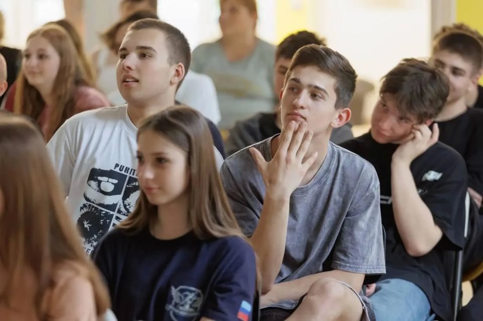 Ринат Садыков встретился в детском лагере «Добрый» с ребятами из ЛНР Ринат Садыков встретился в детском лагере «Добрый» с ребятами из ЛНР