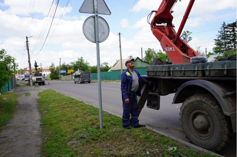 В текущем году данный вид работ был продолжен на улице Тимирязева, а в ближайших планах — установка аналогичных знаков на улицах 203-й Стрелковой дивизии и Мирющенко В текущем году данный вид работ был продолжен на улице Тимирязева, а в ближайших планах — установка аналогичных знаков на улицах 203-й Стрелковой дивизии и Мирющенко