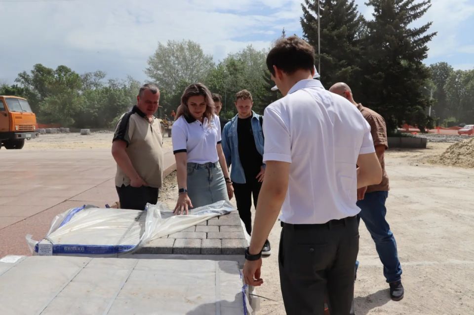 В Стаханове реконструируют общественные пространства В Стаханове реконструируют общественные пространства