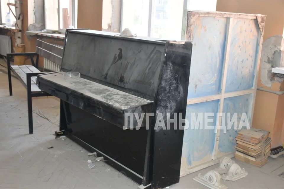 В Лутугинском районном Доме культуры им. Т. Г. Шевченко активно идут восстановительные работы, которые проводятся в рамках реализации национального проекта «Семья» В Лутугинском районном Доме культуры им. Т. Г. Шевченко активно идут восстановительные работы, которые проводятся в рамках реализации национального проекта «Семья»