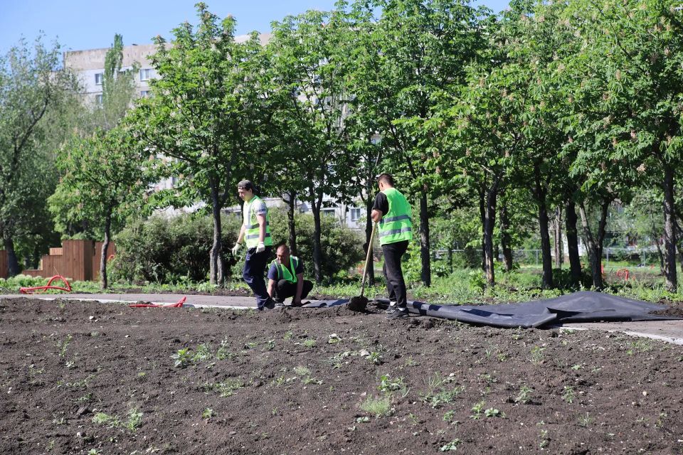В Луганске реконструируют парк «Дружба» по народной программе «Единой России» В Луганске реконструируют парк «Дружба» по народной программе «Единой России»