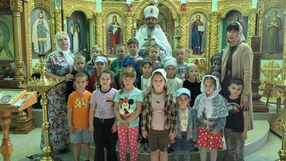 В Ровеньках прошло мероприятие "Христианское воспитание – фундамент крепкой семьи" В Ровеньках прошло мероприятие "Христианское воспитание – фундамент крепкой семьи"