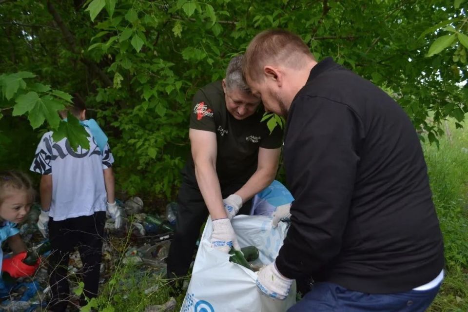 Сергей Цемкало: Сегодня вместе с депутатами городского Совета в рамках партийного проекта «Добрые дела» партии «Единая Россия» присоединился к традиционной экологической акции «Вода России» Сергей Цемкало: Сегодня вместе с депутатами городского Совета в рамках партийного проекта «Добрые дела» партии «Единая Россия» присоединился к традиционной экологической акции «Вода России»