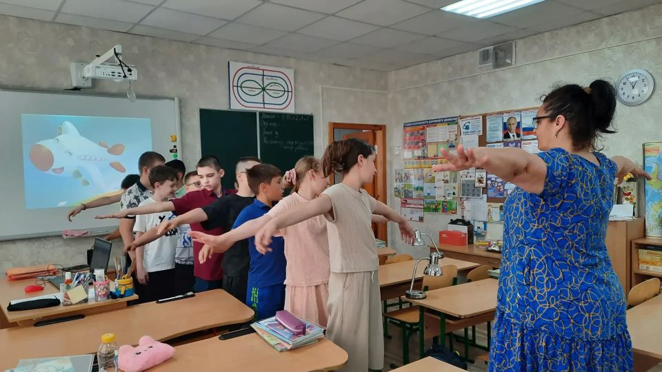 НАРОДНЫМ ИГРАМ ЖИТЬ И КРЕПНУТЬ НАРОДНЫМ ИГРАМ ЖИТЬ И КРЕПНУТЬ