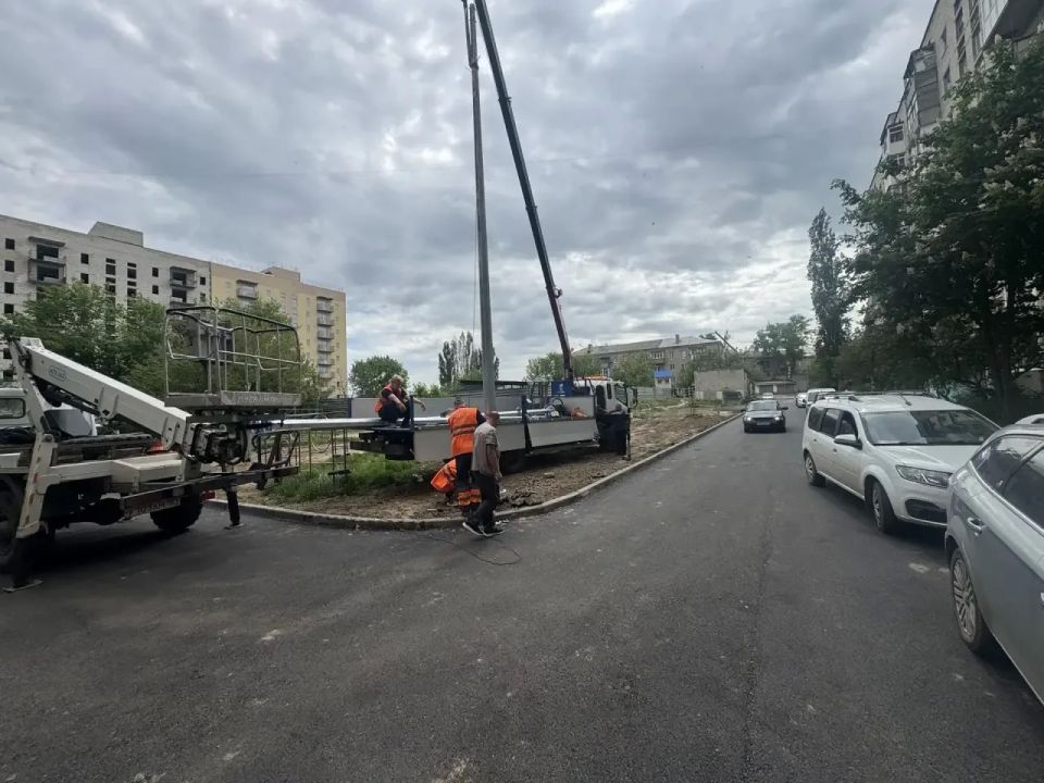 Уличные опоры на Микроцентре в Краснодоне! Уличные опоры на Микроцентре в Краснодоне!