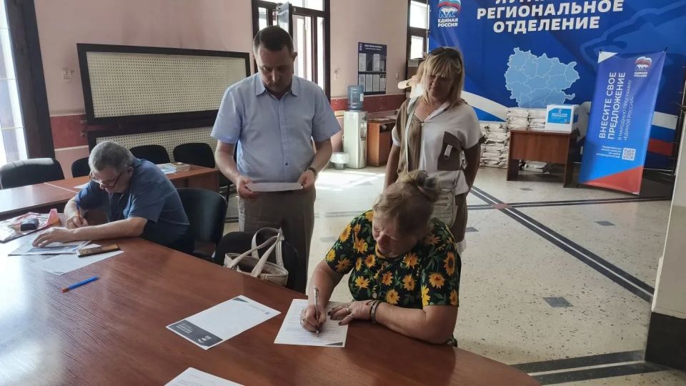 Андрей Губарев: Приём граждан в Региональной общественной приёмной председателя партии «Единая Россия» Д. А. Медведева Андрей Губарев: Приём граждан в Региональной общественной приёмной председателя партии «Единая Россия» Д. А. Медведева