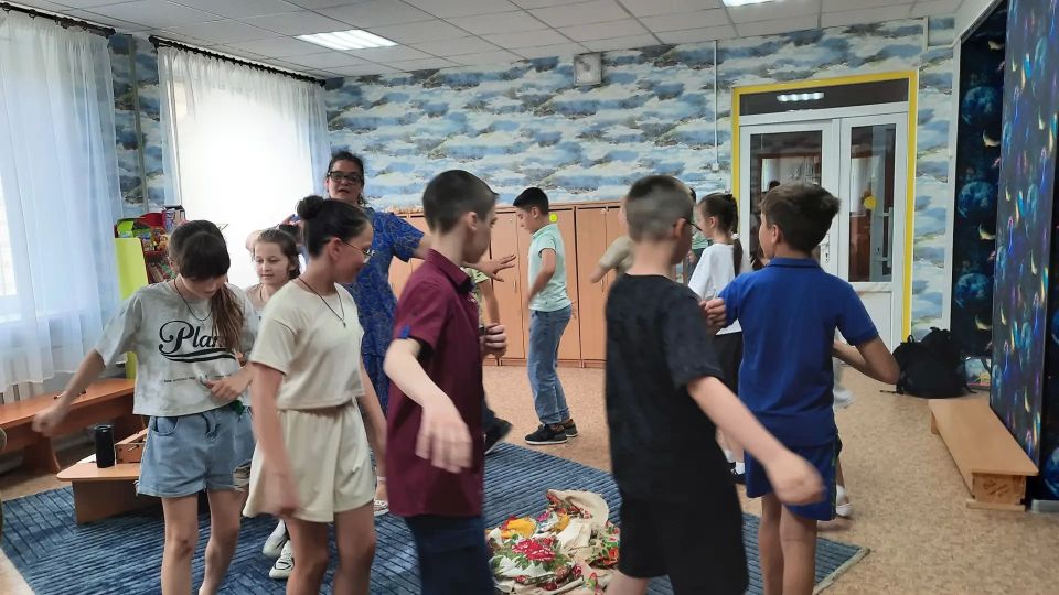 НАРОДНЫМ ИГРАМ ЖИТЬ И КРЕПНУТЬ НАРОДНЫМ ИГРАМ ЖИТЬ И КРЕПНУТЬ