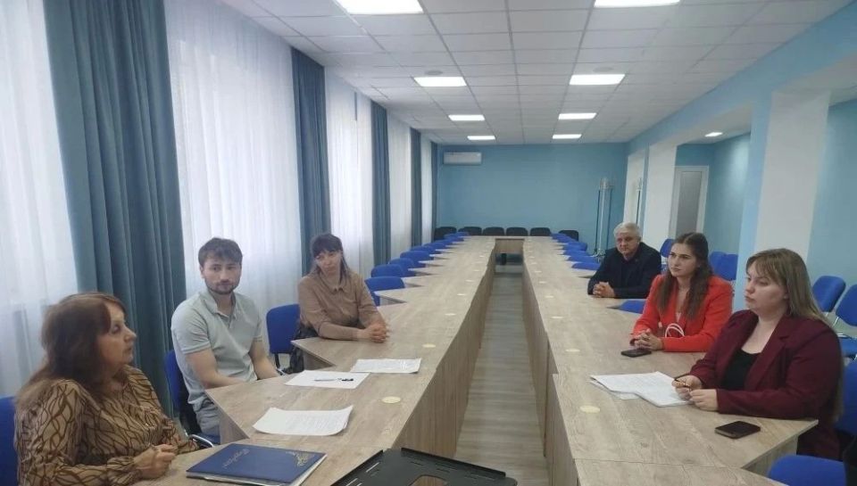 Совет городского округа город Брянка совместно с Молодежной палатой при Совете городского округа провели встречу, на которой обсудили варианты участия молодых парламентариев в профилактике коррупционных проявлений в... Совет городского округа город Брянка совместно с Молодежной палатой при Совете городского округа провели встречу, на которой обсудили варианты участия молодых парламентариев в профилактике коррупционных проявлений в...