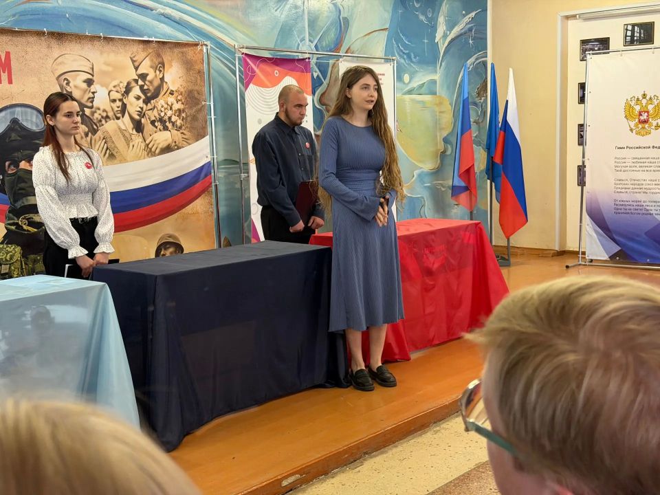В Первомайском колледже открыли сразу три Парты Героя в память об участниках СВО В Первомайском колледже открыли сразу три Парты Героя в память об участниках СВО