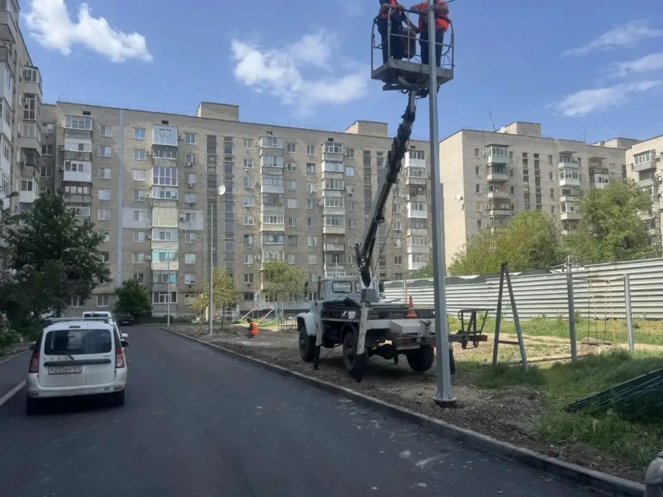 Уличные опоры на Микроцентре в Краснодоне! Уличные опоры на Микроцентре в Краснодоне!