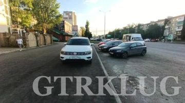 В квартале Гагарина очевидцы заметили «мастера парковки»
