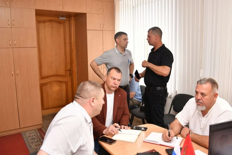 В Администрации Свердловского округа обсудили ход работ с регионами-шефами В Администрации Свердловского округа обсудили ход работ с регионами-шефами
