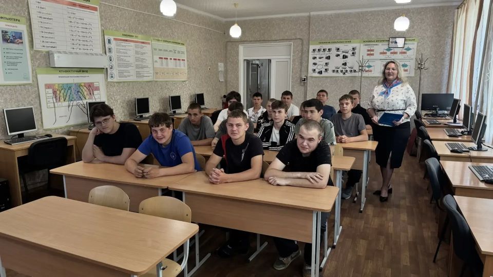 Сегодня в ТО ГКУ «РЦЗН ЛНР» в Беловодском районе состоялся профориентационный семинар в ГБ ПОО ЛНР "Казачий кадетский профессиональный колледж им. П.Л. Дремова", который стал частью Республиканской декады «День карьеры» Сегодня в ТО ГКУ «РЦЗН ЛНР» в Беловодском районе состоялся профориентационный семинар в ГБ ПОО ЛНР "Казачий кадетский профессиональный колледж им. П.Л. Дремова", который стал частью Республиканской декады «День карьеры»