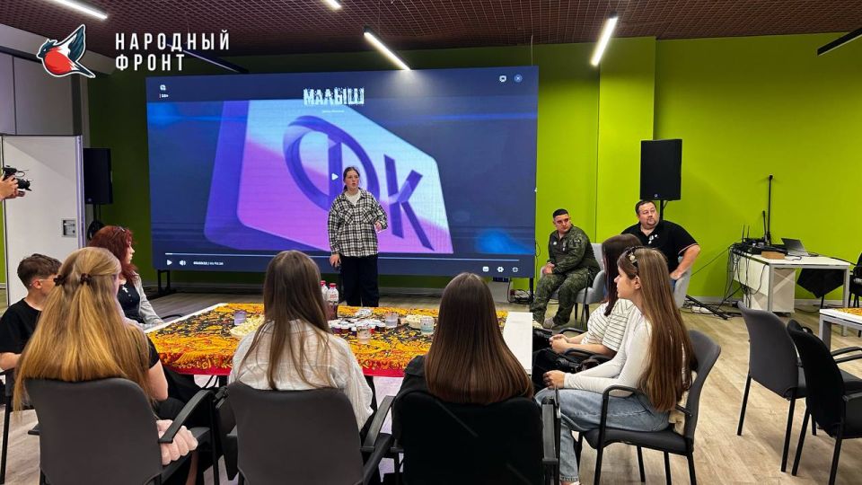 Молодёжка НФ ЛНР приняла участие форуме «Всё для фронта» от проекта «Мастерская для всех» в Доме Молодёжи ЛНР Молодёжка НФ ЛНР приняла участие форуме «Всё для фронта» от проекта «Мастерская для всех» в Доме Молодёжи ЛНР