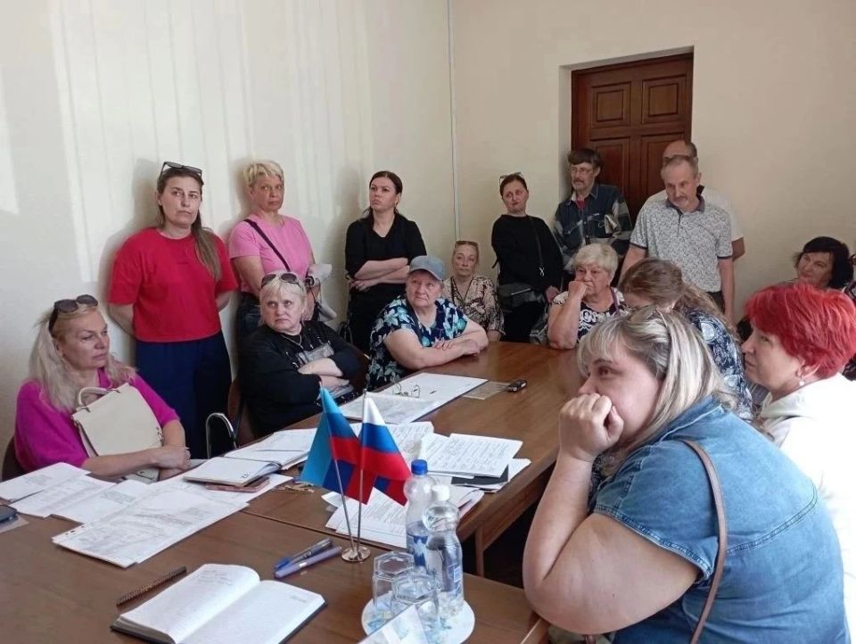 Глава Луганска провела личный прием граждан Глава Луганска провела личный прием граждан