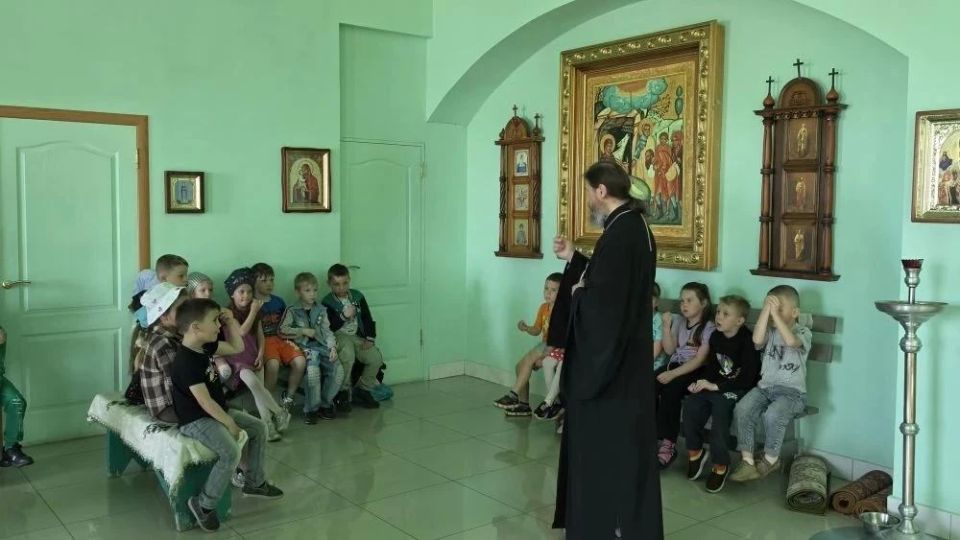 В Ровеньках прошло мероприятие "Христианское воспитание – фундамент крепкой семьи" В Ровеньках прошло мероприятие "Христианское воспитание – фундамент крепкой семьи"