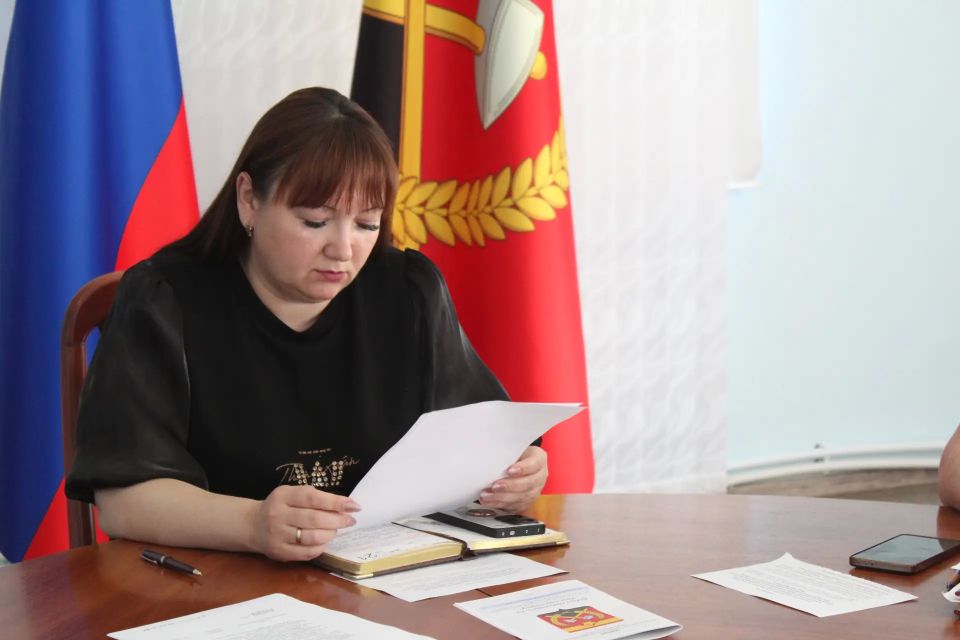 В Краснодоне прошло заседание по вопросам гармонизации межнациональных (межэтнических) и этно-конфессиональных отношений В Краснодоне прошло заседание по вопросам гармонизации межнациональных (межэтнических) и этно-конфессиональных отношений
