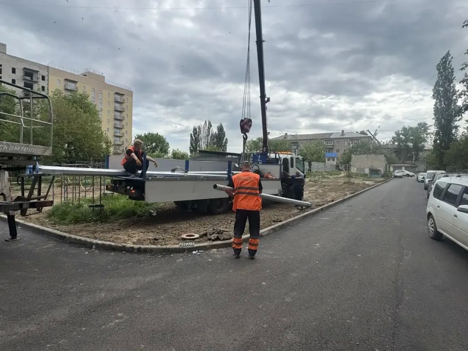 Уличные опоры на Микроцентре в Краснодоне! Уличные опоры на Микроцентре в Краснодоне!