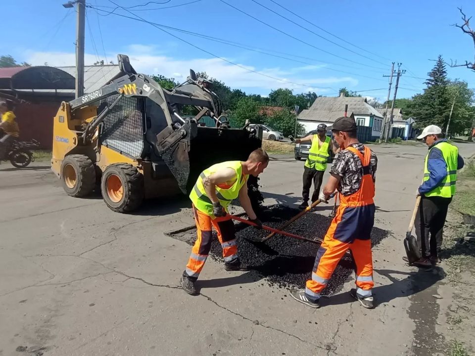 Ямочный ремонт дорог в Ровеньках: работы продолжаются для повышения безопасности и комфорта