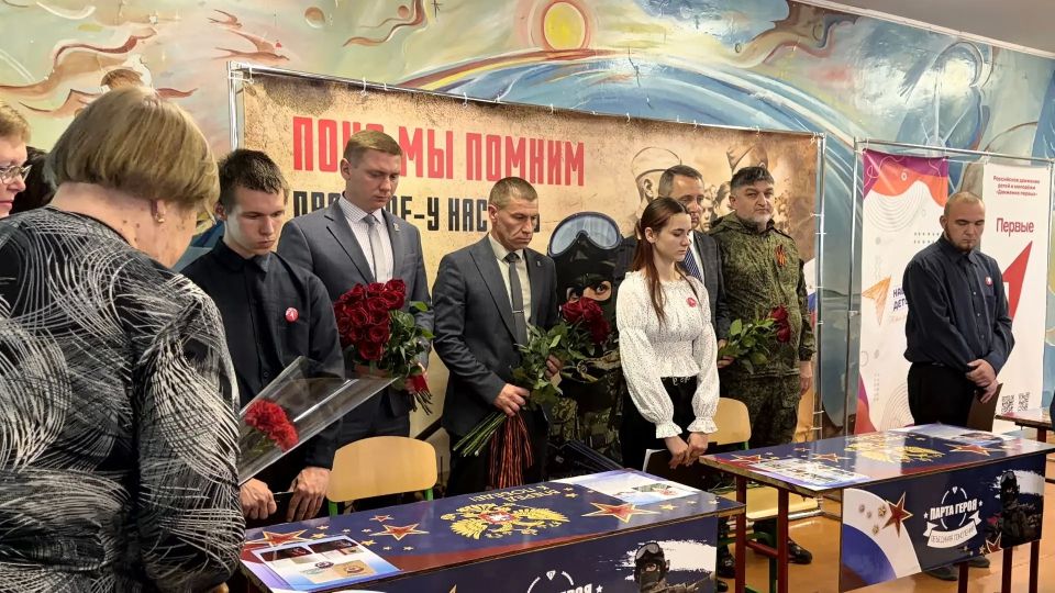 В Первомайском колледже открыли сразу три Парты Героя в память об участниках СВО В Первомайском колледже открыли сразу три Парты Героя в память об участниках СВО