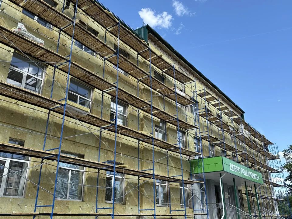 Сегодня совместно с представителем Правительства Республики Башкортостан Ильдаром Хайбулиным проинспектировали ход ремонта в Краснолучской школе №7. Все работы ведутся силами шеф-региона Республики Башкортостан в рамках...
