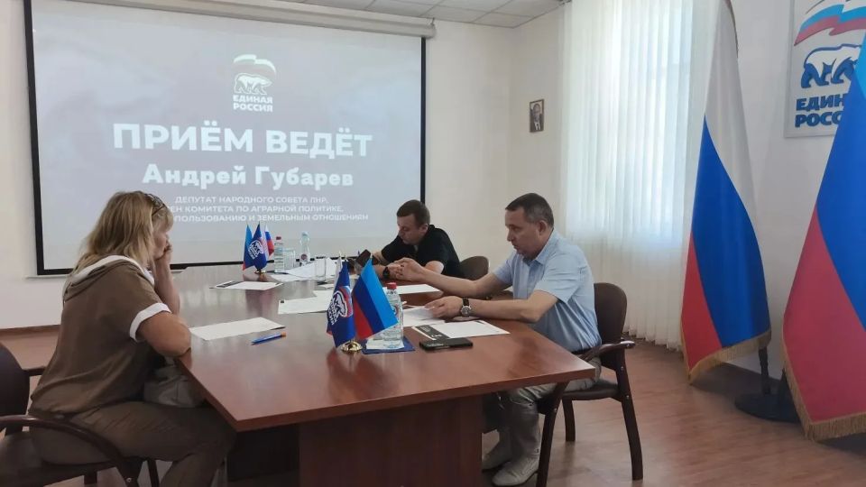 Андрей Губарев: Приём граждан в Региональной общественной приёмной председателя партии «Единая Россия» Д. А. Медведева Андрей Губарев: Приём граждан в Региональной общественной приёмной председателя партии «Единая Россия» Д. А. Медведева