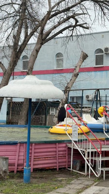 Стало известно, почему в луганском парке 1 Мая не работает большинство аттракционов Стало известно, почему в луганском парке 1 Мая не работает большинство аттракционов