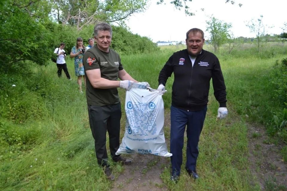 Сергей Цемкало: Сегодня вместе с депутатами городского Совета в рамках партийного проекта «Добрые дела» партии «Единая Россия» присоединился к традиционной экологической акции «Вода России» Сергей Цемкало: Сегодня вместе с депутатами городского Совета в рамках партийного проекта «Добрые дела» партии «Единая Россия» присоединился к традиционной экологической акции «Вода России»