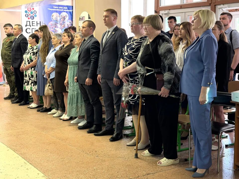 В Первомайском колледже открыли сразу три Парты Героя в память об участниках СВО В Первомайском колледже открыли сразу три Парты Героя в память об участниках СВО